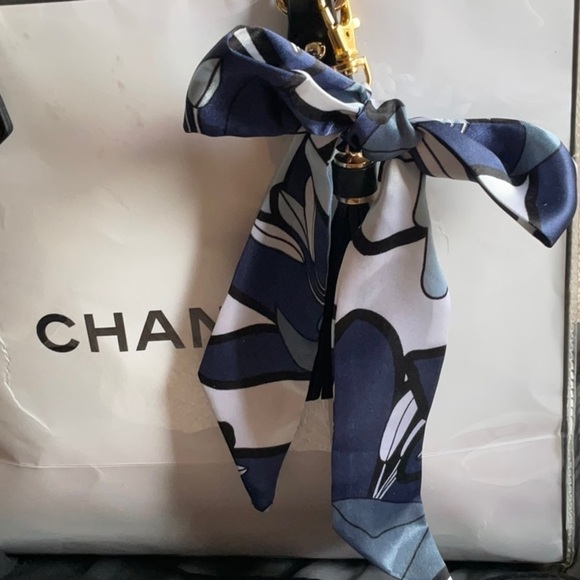 SILK CLIP ON PURSE BOW - Picture 2 of 2